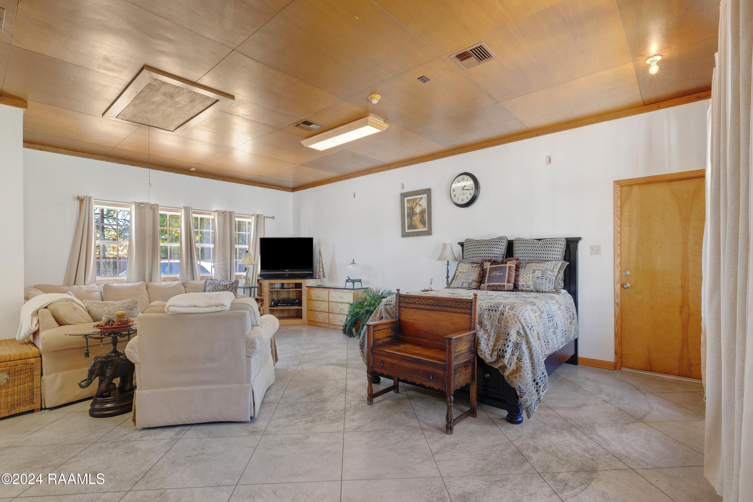 110 Russell Street New Iberia, LA 70563 - Photo 15 of 46 Guest Suite