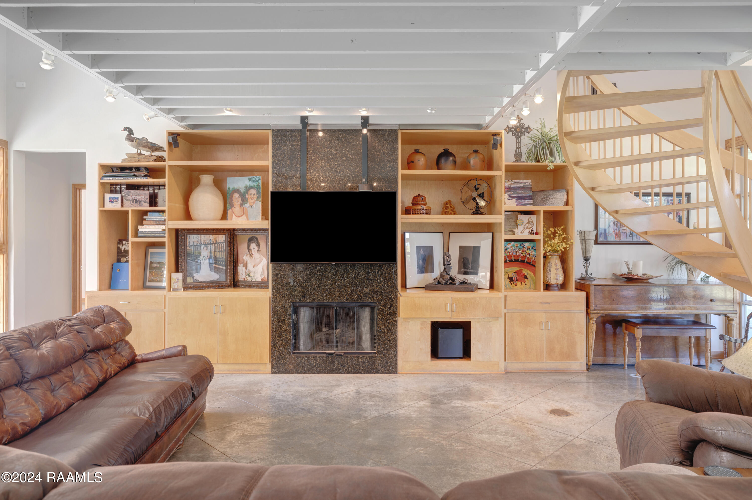 110 Russell Street New Iberia, LA 70563 - Photo 6 of 46 Living Area