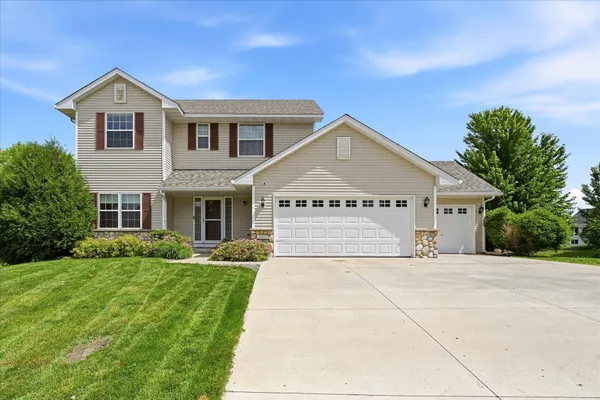 $575,000 | 2410 Meadow Drive, Buffalo, MN 55313