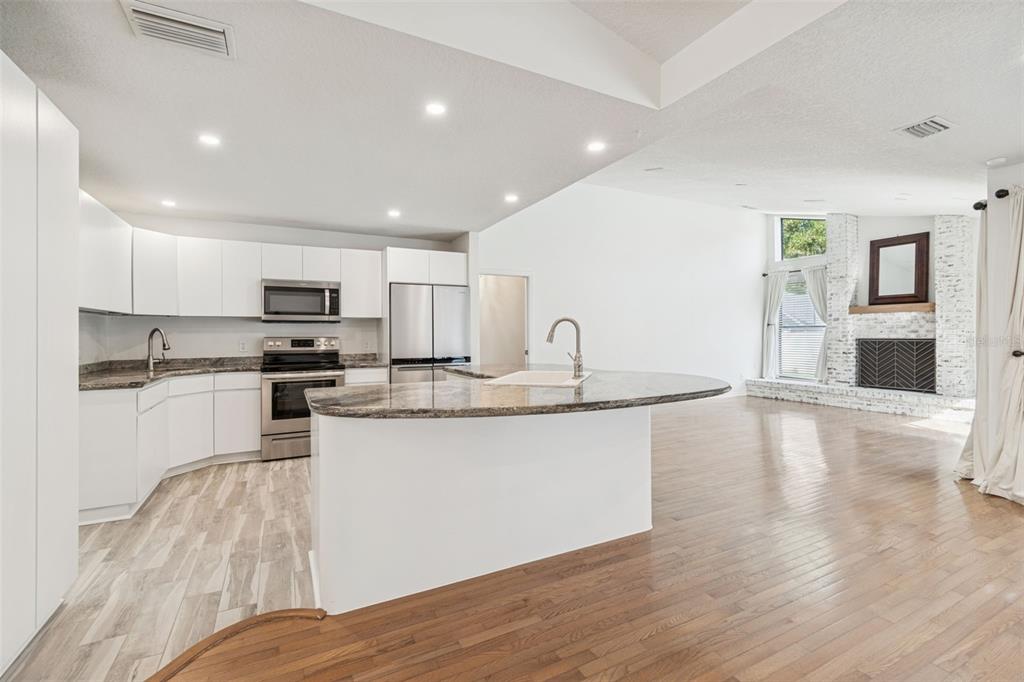 11507 Moffat Place Temple Terrace, FL 33617 - Photo 7 of 34