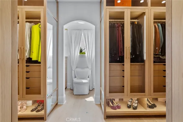 a bathroom with double vanity sinks and a mirror