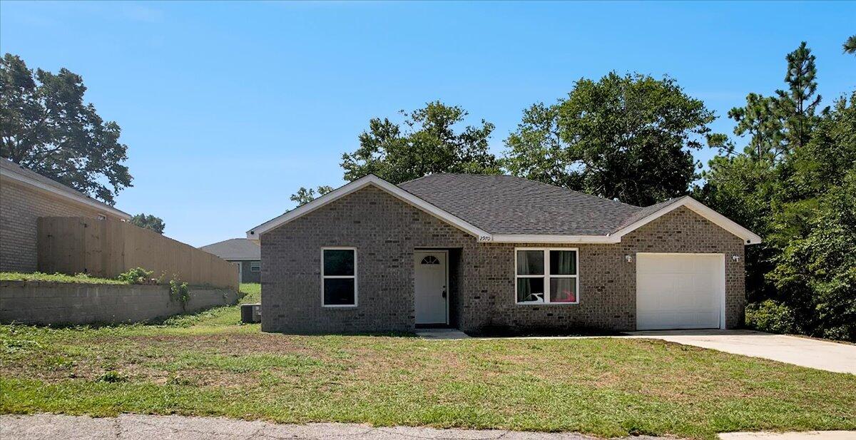 2970 Stillwell Boulevard Crestview, FL 32539 - Photo 2 of 20 a front view of a house with a garden
