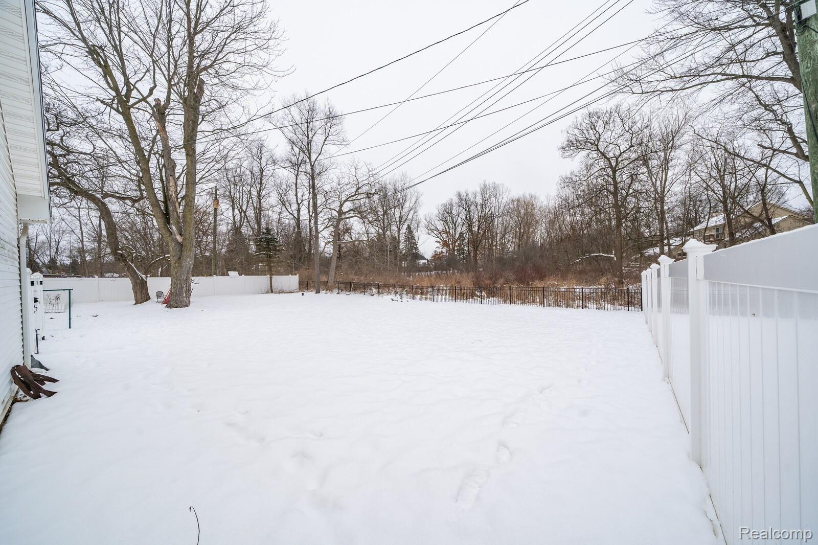 2650 Welch Road Walled Lake, MI 48390 - Photo 27 of 28 27_DSC00245_mls.jpg