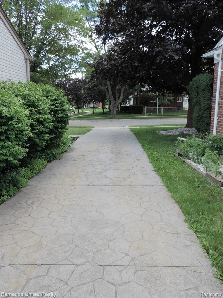 32020 Marblehead Road Farmington, MI 48336 - Photo 32 of 32 DSCN5431.JPG