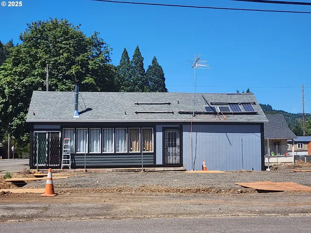 $100,000 | 434 South Cedar Street, Drain, OR 97435