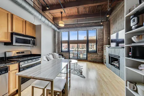 $2,550 | 215 North Aberdeen Street, Unit 210B, Chicago, IL 60607