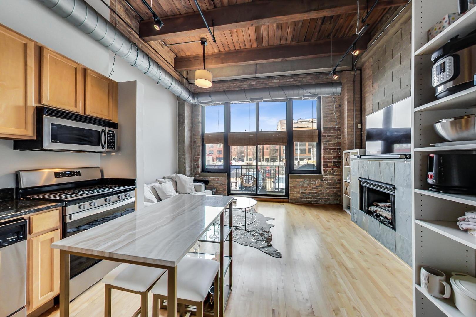 215 North Aberdeen Street, Unit 210B Chicago, IL 60607 - Photo 11 of 27
