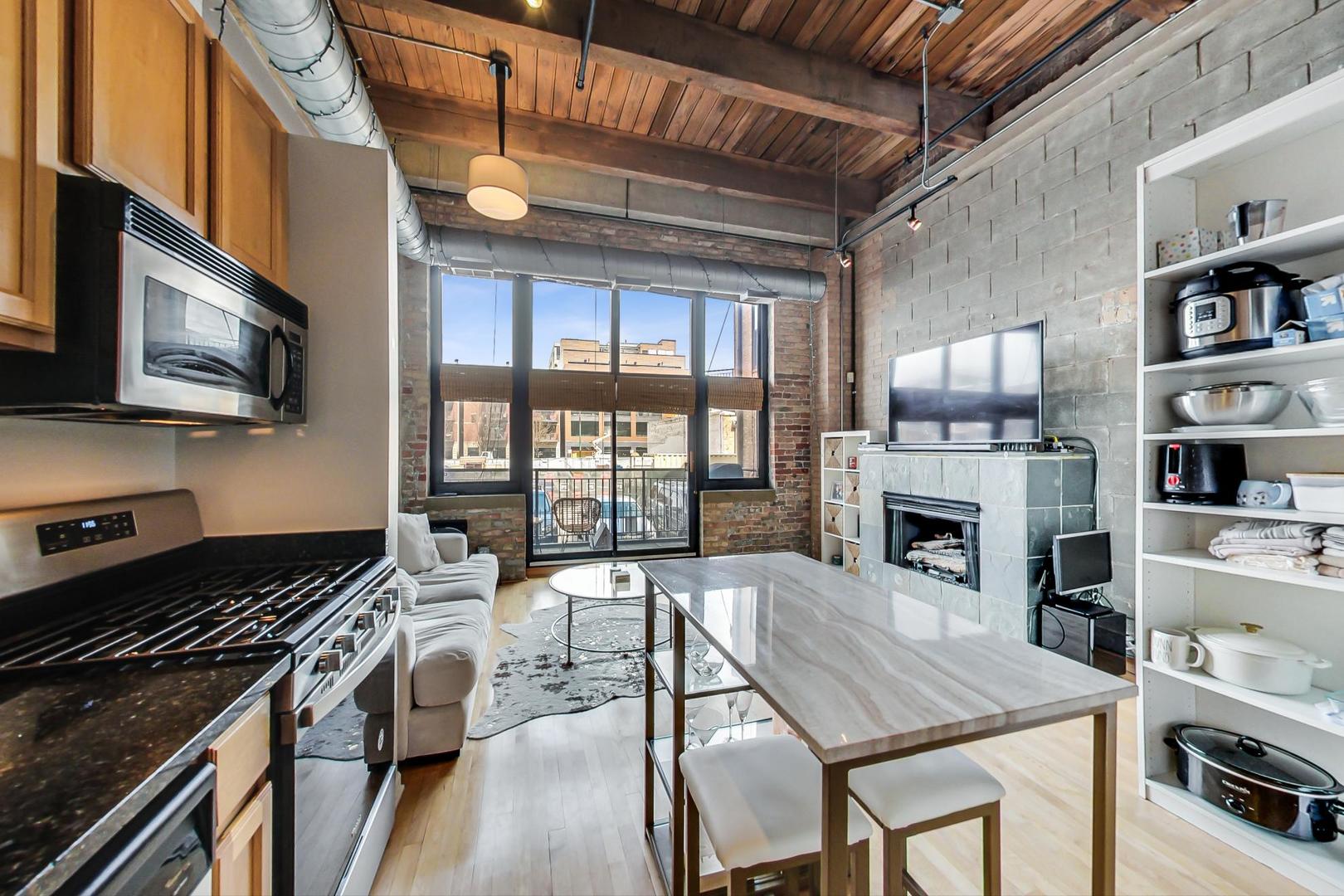 215 North Aberdeen Street, Unit 210B Chicago, IL 60607 - Photo 13 of 27