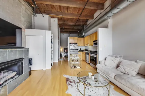 $2,550 | 215 North Aberdeen Street, Unit 210B, Chicago, IL 60607