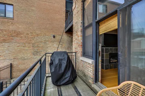 $2,550 | 215 North Aberdeen Street, Unit 210B, Chicago, IL 60607
