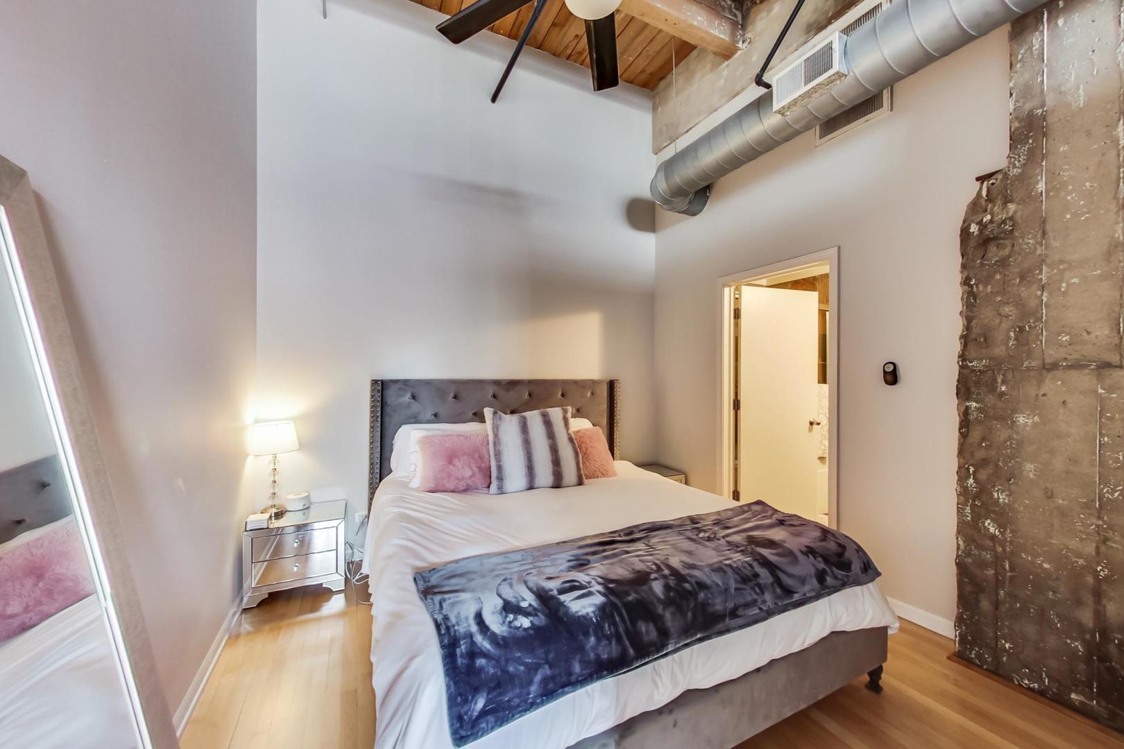 215 North Aberdeen Street, Unit 210B Chicago, IL 60607 - Photo 20 of 27