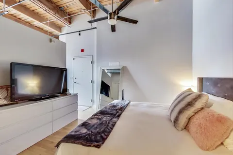 $2,550 | 215 North Aberdeen Street, Unit 210B, Chicago, IL 60607