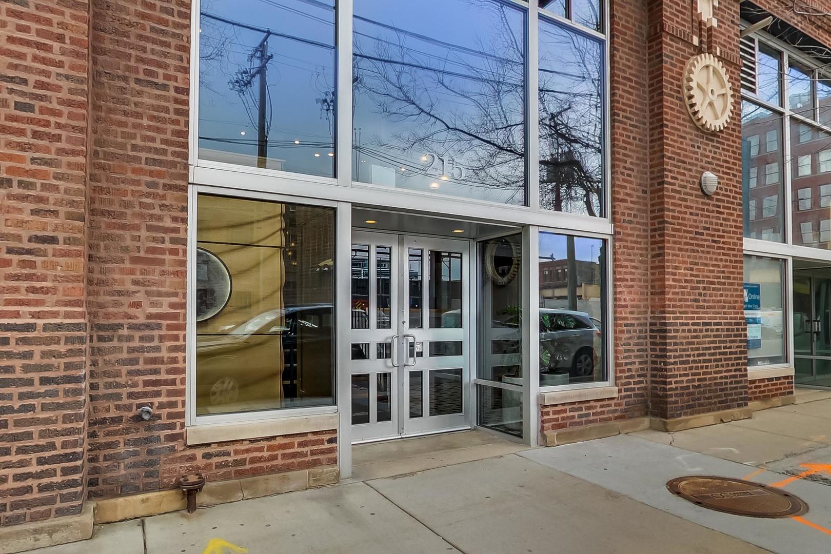 215 North Aberdeen Street, Unit 210B Chicago, IL 60607 - Photo 3 of 27