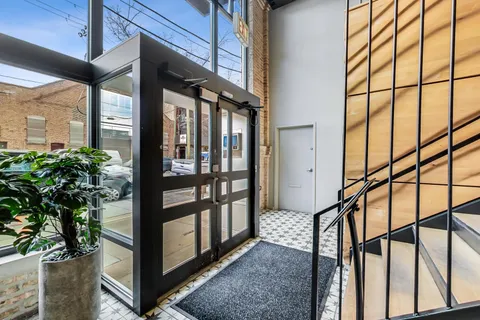 $2,550 | 215 North Aberdeen Street, Unit 210B, Chicago, IL 60607