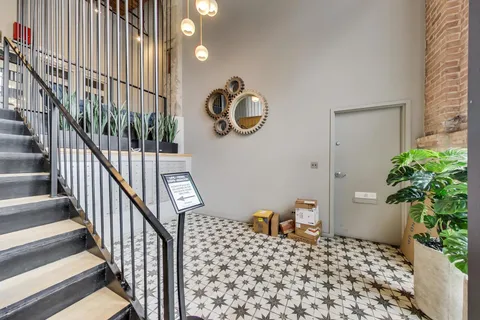 $2,550 | 215 North Aberdeen Street, Unit 210B, Chicago, IL 60607
