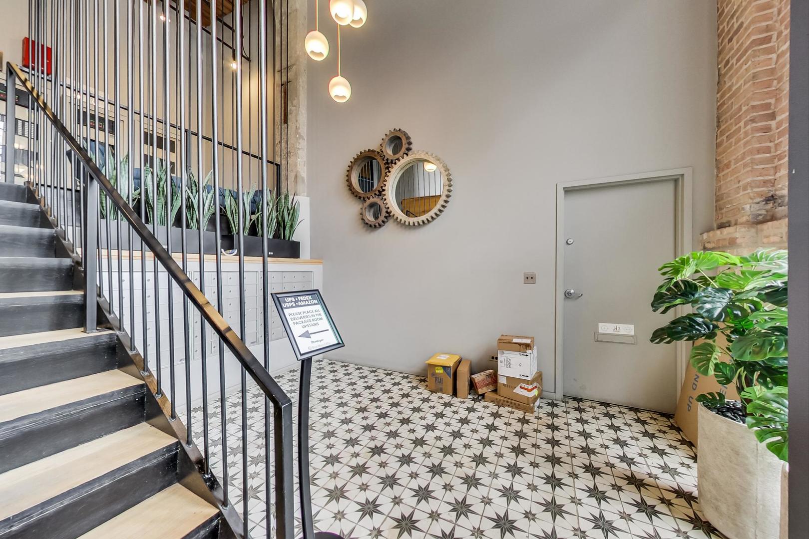 215 North Aberdeen Street, Unit 210B Chicago, IL 60607 - Photo 8 of 27