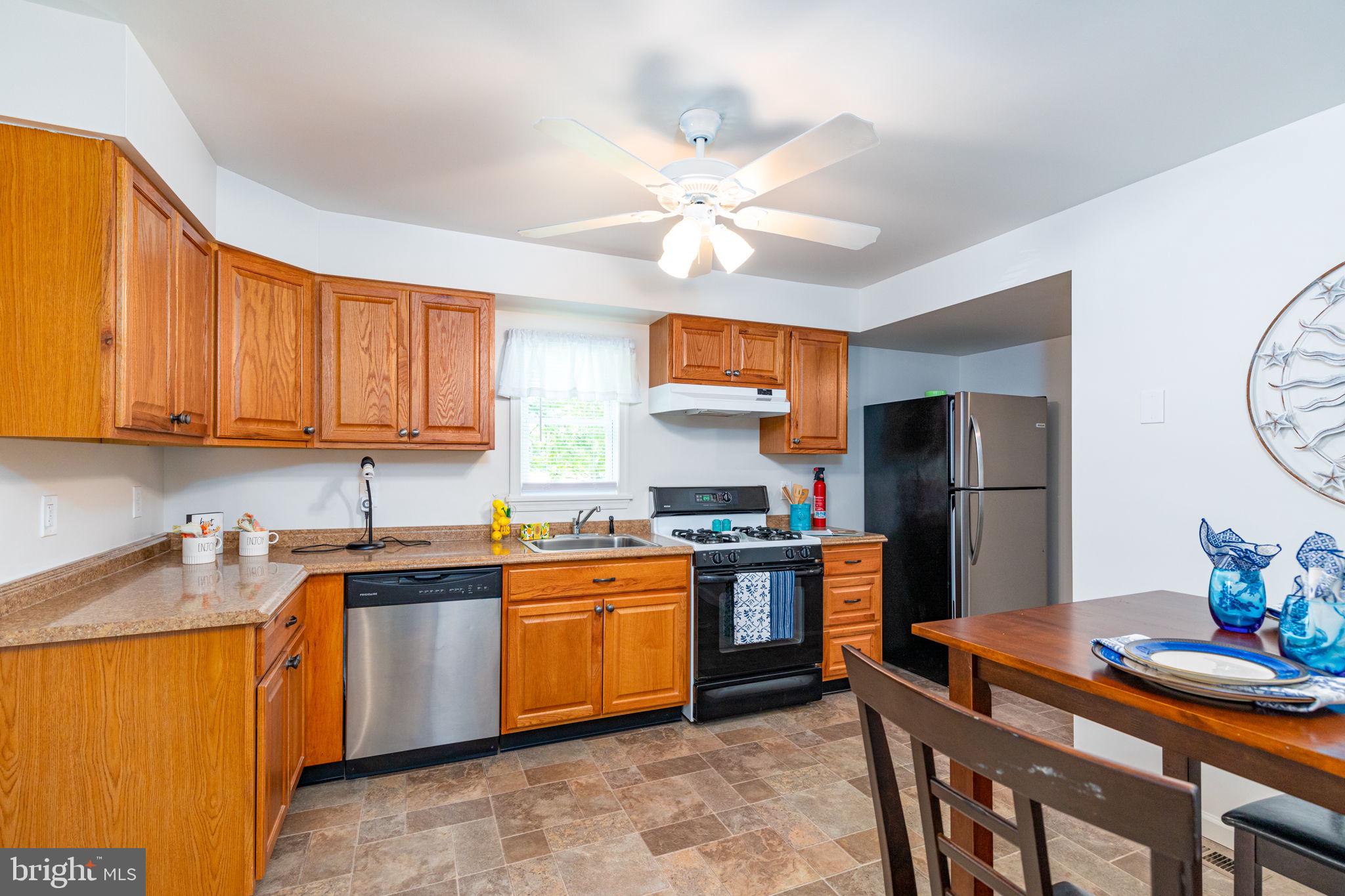 39 Walkern Road Essex, MD 21221 - Photo 7 of 30 Gallery Image 7
