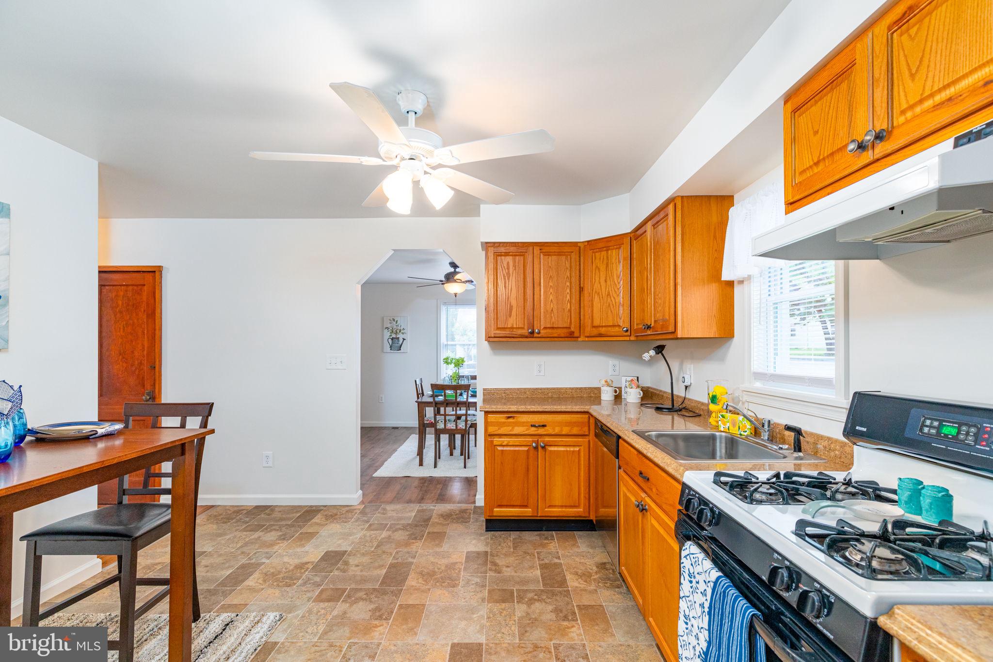 39 Walkern Road Essex, MD 21221 - Photo 8 of 30 Gallery Image 8