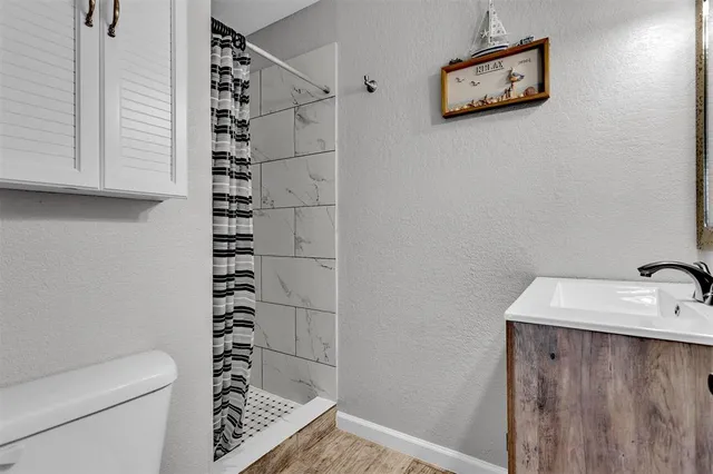 $335,000 | 709 Valley View Drive, Arlington, TX 76010