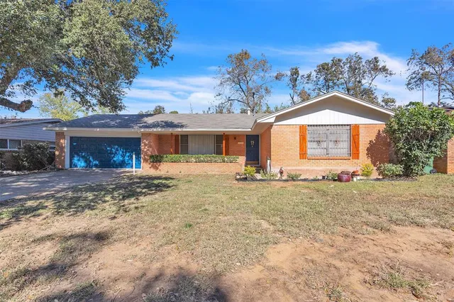 $335,000 | 709 Valley View Drive, Arlington, TX 76010