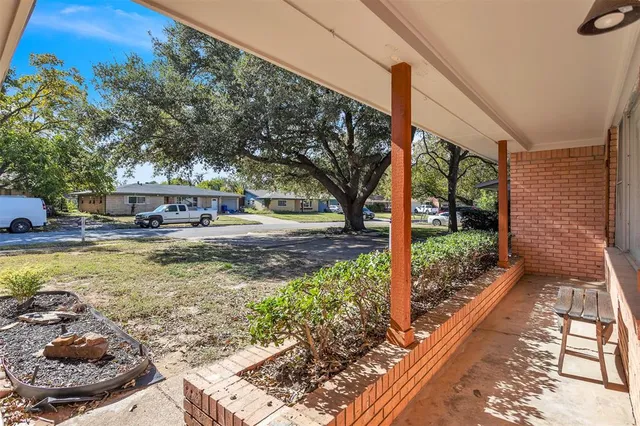 $335,000 | 709 Valley View Drive, Arlington, TX 76010