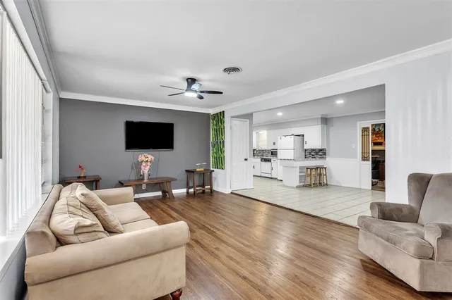 $335,000 | 709 Valley View Drive, Arlington, TX 76010