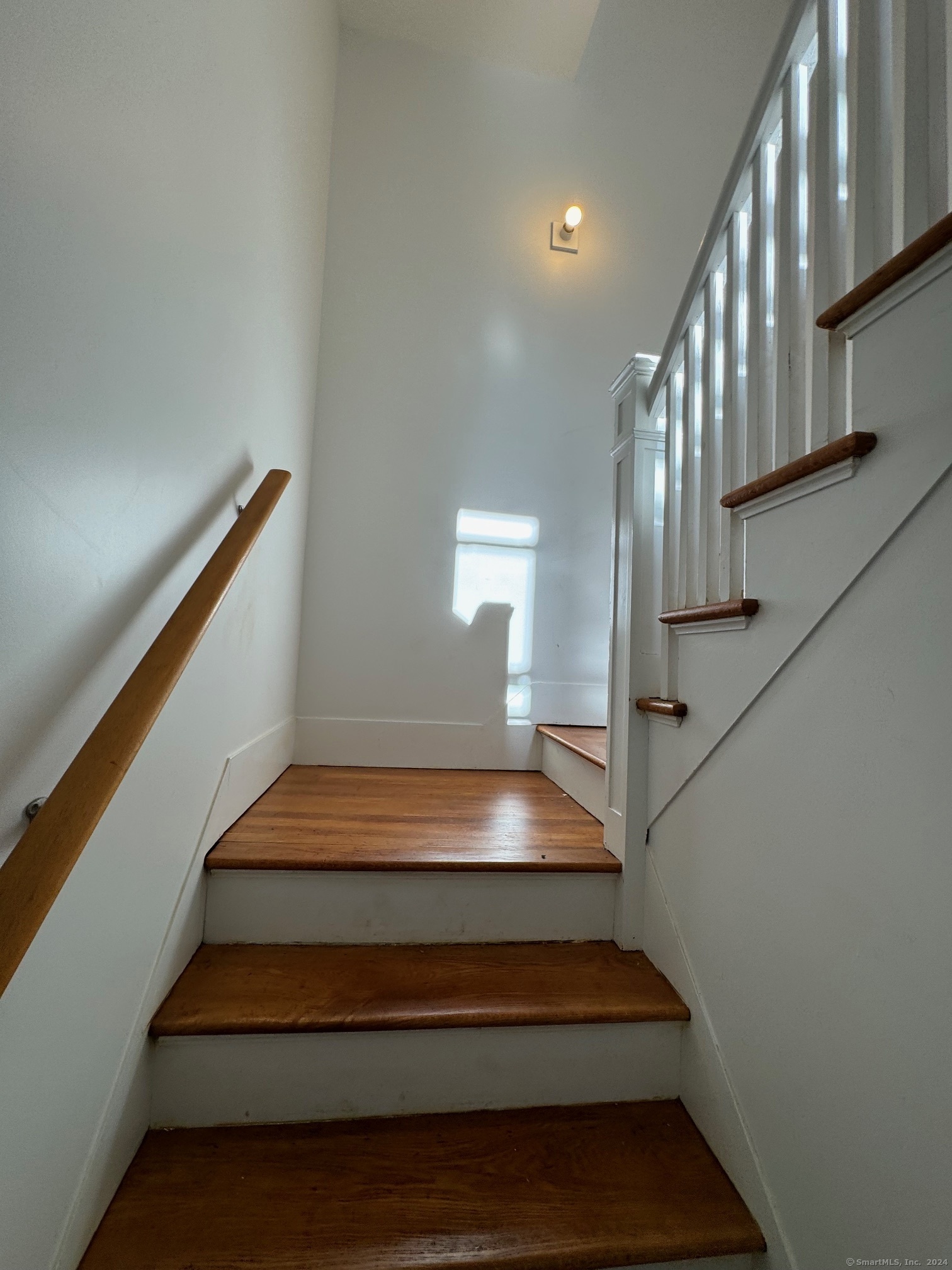 1253 Forest Road, Unit 2 New Haven, CT 06515 - Photo 6 of 30 a view of entryway