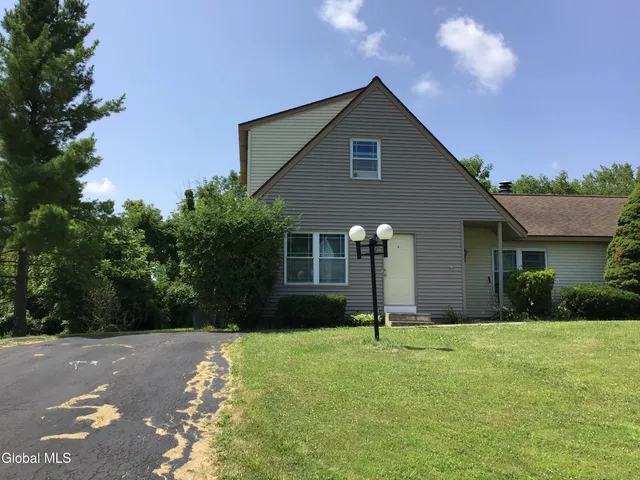 $1,600 | 52 Sage Road, Unit B, Waterford, NY 12188