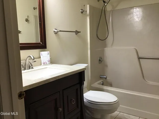 $1,600 | 52 Sage Road, Unit B, Waterford, NY 12188