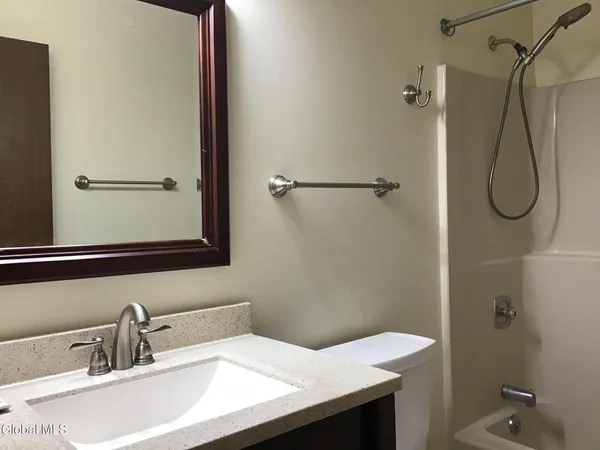 $1,600 | 52 Sage Road, Unit B, Waterford, NY 12188