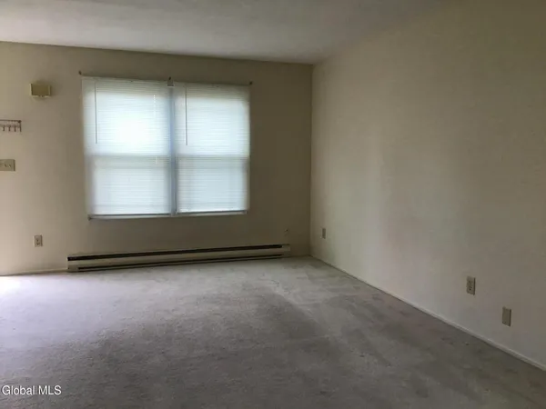 $1,600 | 52 Sage Road, Unit B, Waterford, NY 12188
