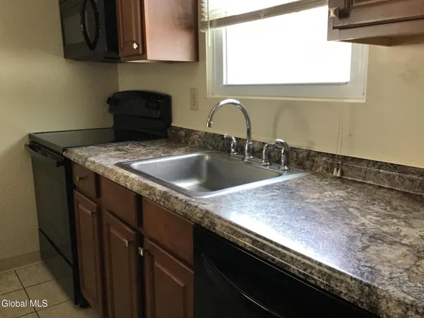 $1,600 | 52 Sage Road, Unit B, Waterford, NY 12188