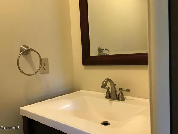 $1,600 | 52 Sage Road, Unit B, Waterford, NY 12188