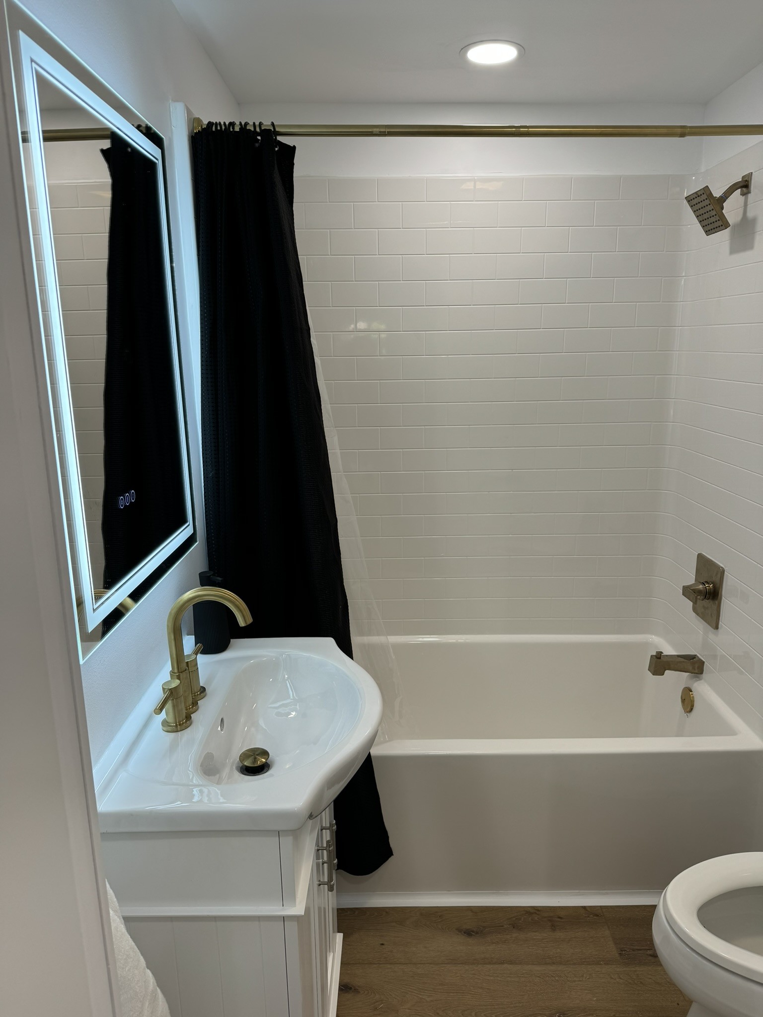 710 3rd Street Paris, TN 38242 - Photo 16 of 34 a bathroom with a sink and a bathtub