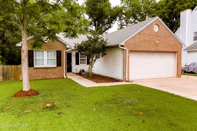 $1,950 | 2912 Mandy Lane, Morehead City, NC 28557