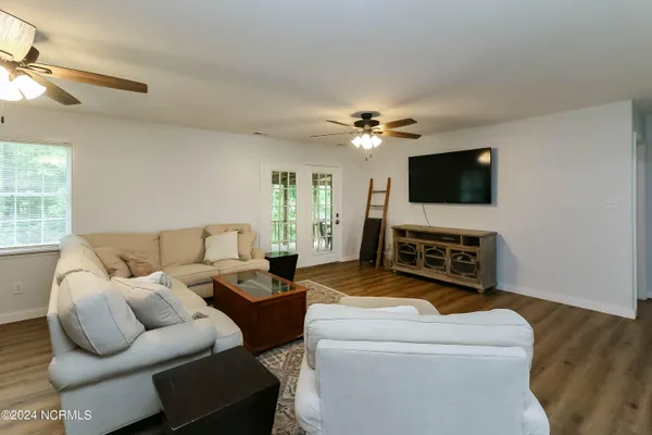 $1,950 | 2912 Mandy Lane, Morehead City, NC 28557