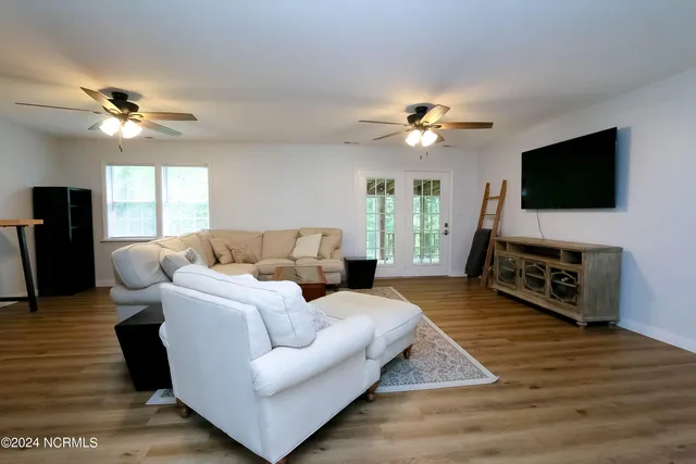 $1,950 | 2912 Mandy Lane, Morehead City, NC 28557