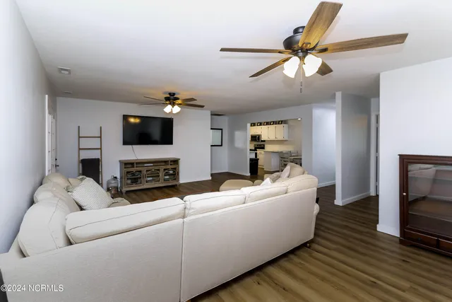 $1,950 | 2912 Mandy Lane, Morehead City, NC 28557