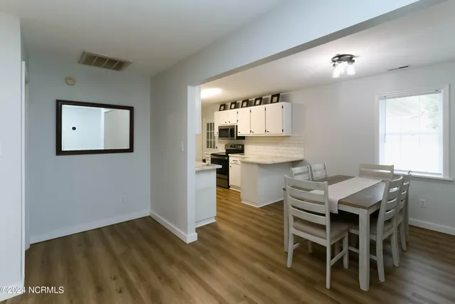 $1,950 | 2912 Mandy Lane, Morehead City, NC 28557