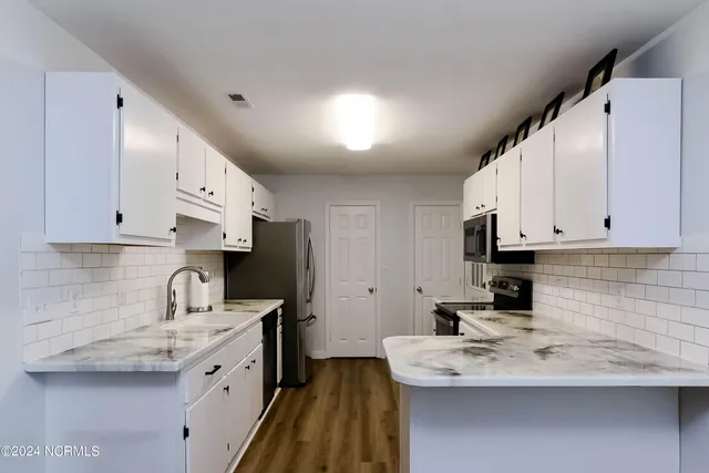 $1,950 | 2912 Mandy Lane, Morehead City, NC 28557