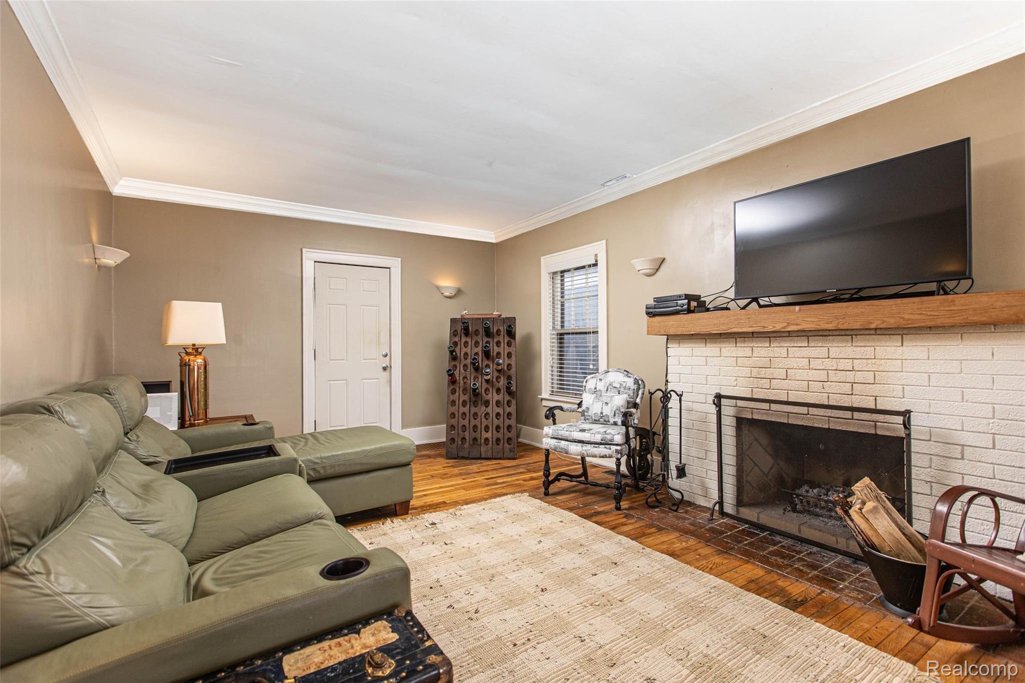 256 South Main Street Romeo, MI 48065 - Photo 4 of 18 04 - Living Room.jpg
