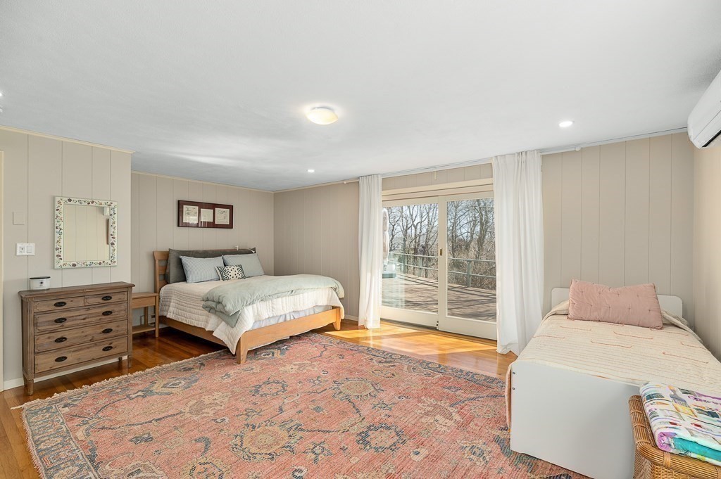 39 Decatur Street, Unit WINTER Gloucester, MA 01930 - Photo 21 of 38 a bedroom with a large bed and a window