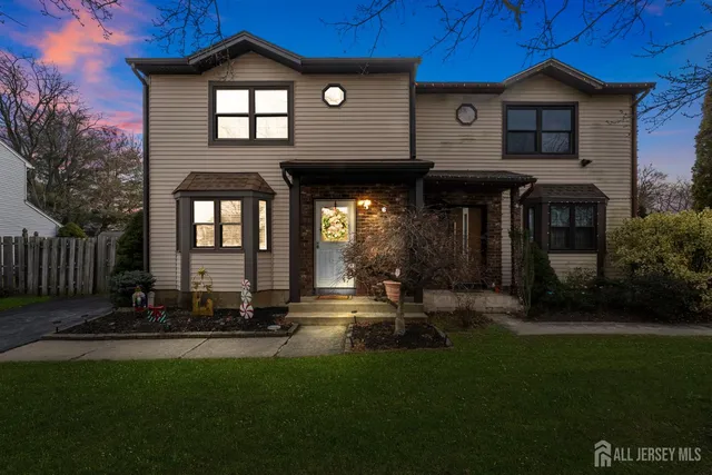 $525,000 | 6 Isaac Drive, Dayton, NJ 08810