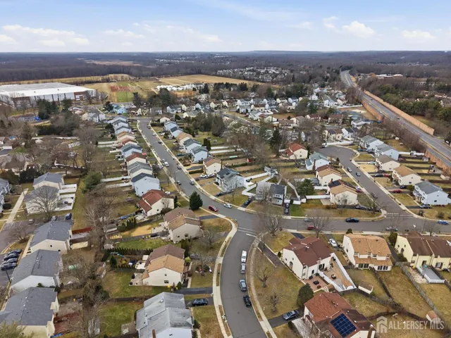 $525,000 | 6 Isaac Drive, Dayton, NJ 08810