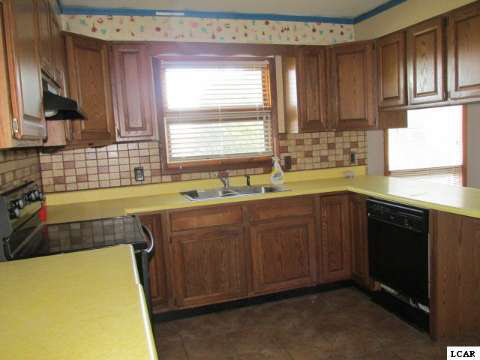 2073 West Russell Road Tecumseh, MI 49286 - Photo 5 of 9 20416837-4.JPG