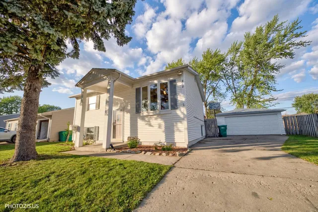 $299,900 | 212 Pell Avenue, Romeoville, IL 60446
