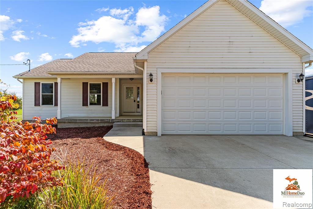 8110 Middleton Road Corunna, MI 48817 - Photo 3 of 47