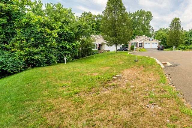 a view of a house with backyard and garden