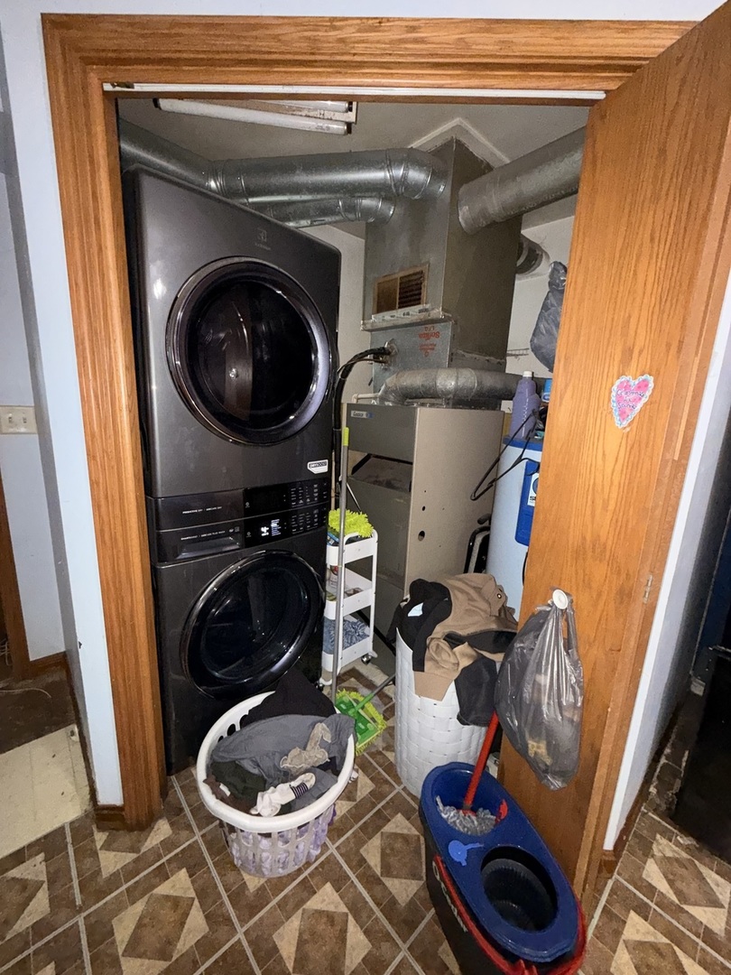 407 North 1st Street Fairbury, IL 61739 - Photo 13 of 22 a close view of utility and utility room