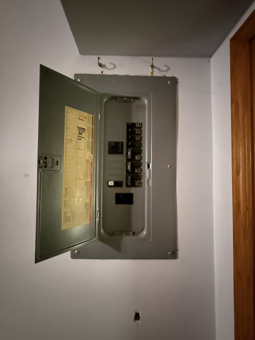 407 North 1st Street Fairbury, IL 61739 - Photo 22 of 22 a view of a hallway